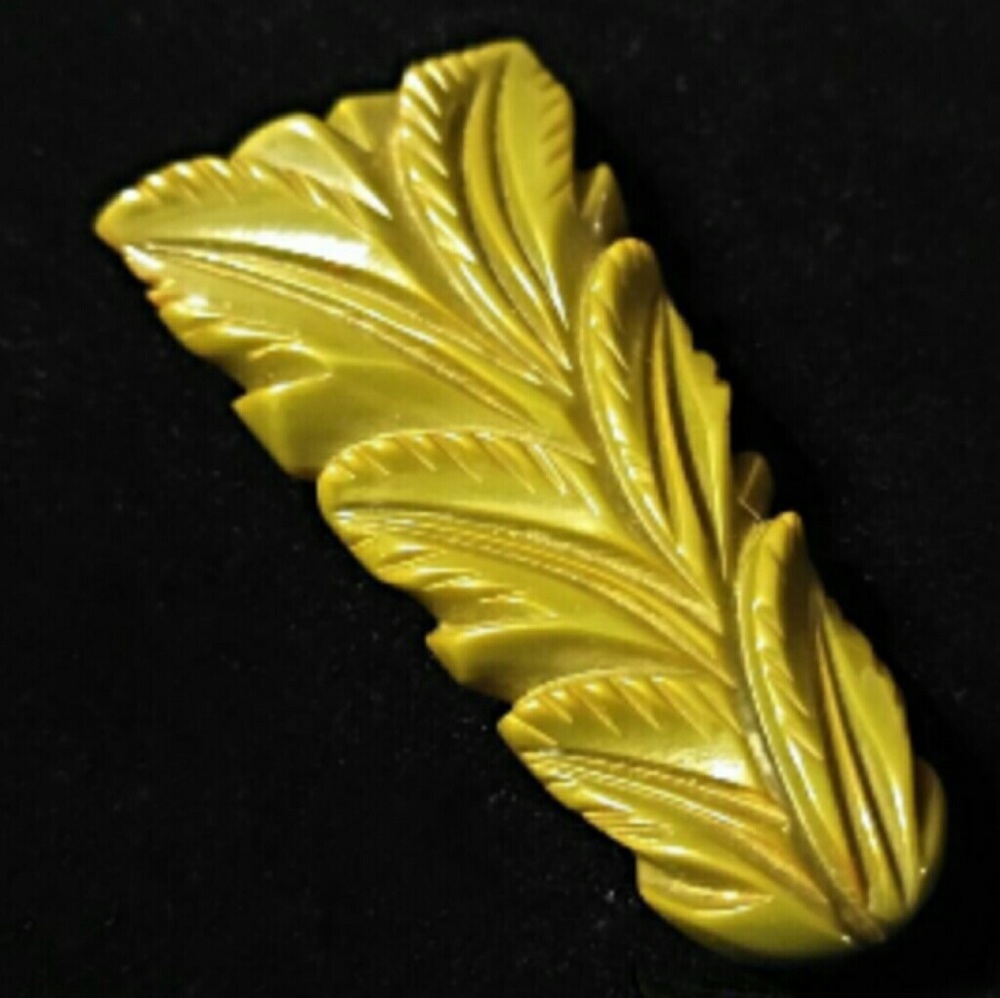 VTG Large Bakelite Deeply Carved Lilly Dress Clip